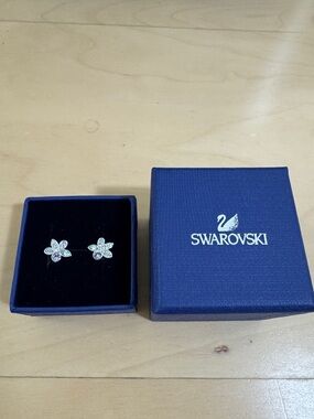 Swarovski Clear Crystal Flower Stud Earrings in Silver Tone
